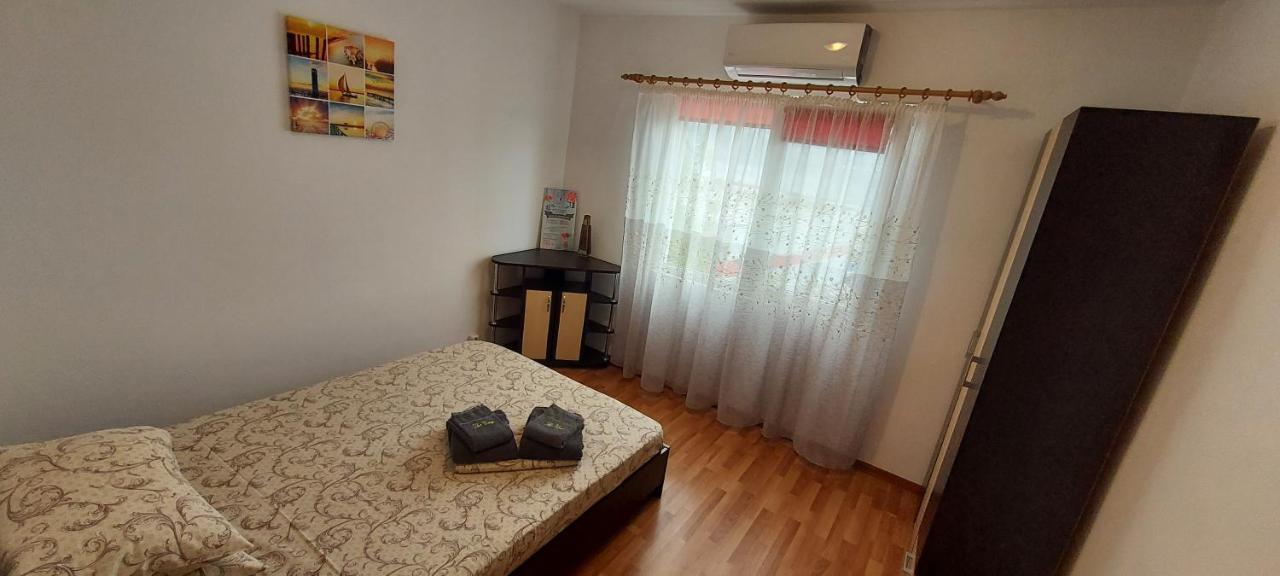 The View Apartment Orşova Esterno foto